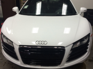 white-audi-r8-1