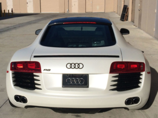white-audi-r8-4
