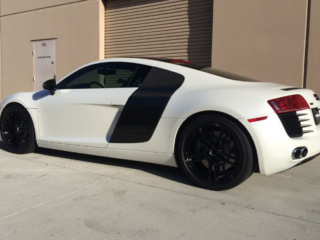 white-audi-r8-5